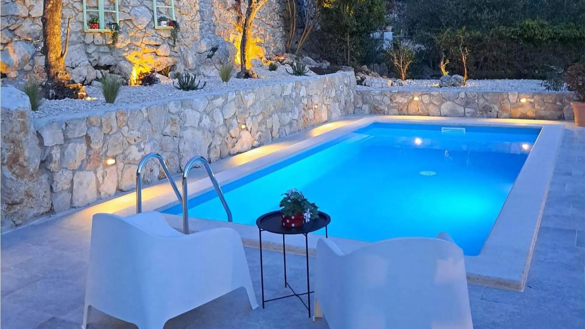 Nice Home In Cres With Wifi 0*,