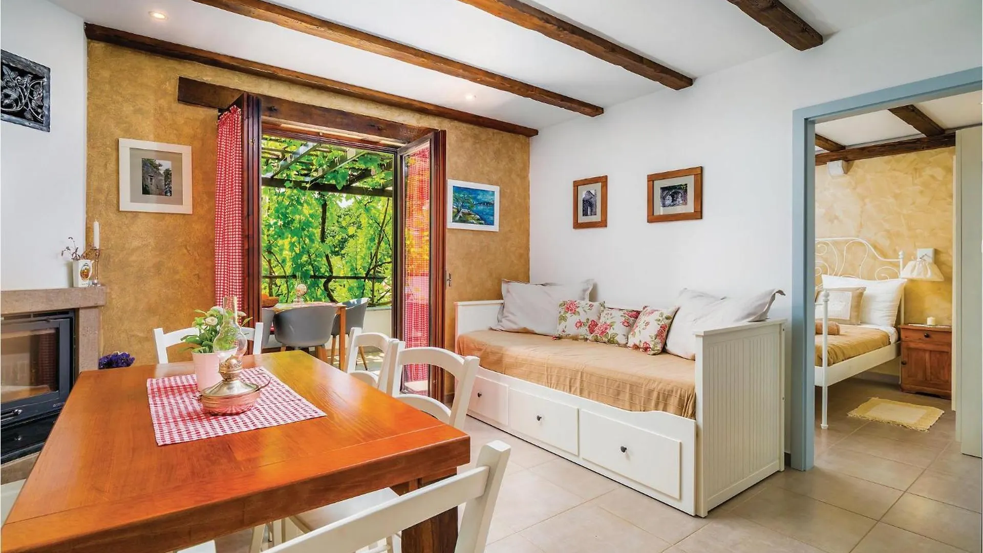 Nice Home In Cres With Wifi