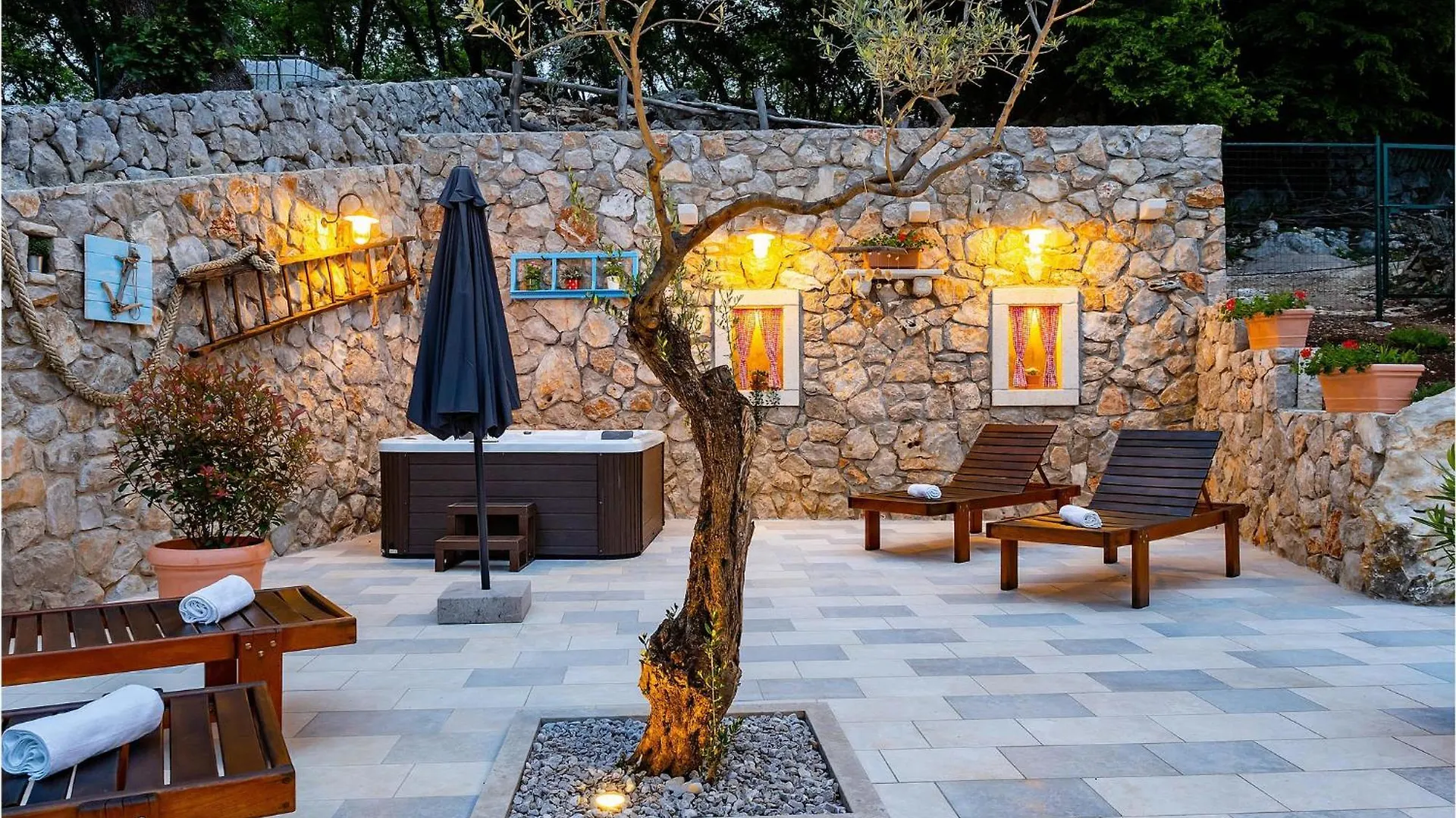 Nice Home In Cres With Wifi